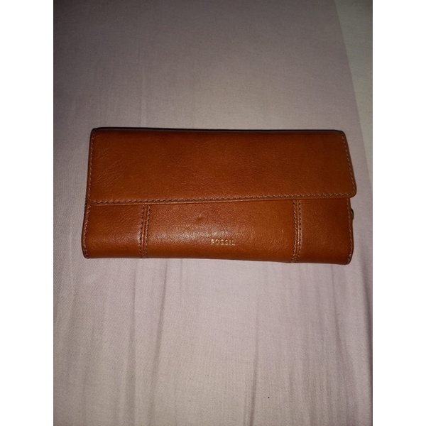 Preloved dompet fossil wanita ori 100% masih ada tag label,nego harga silahkan chatt.