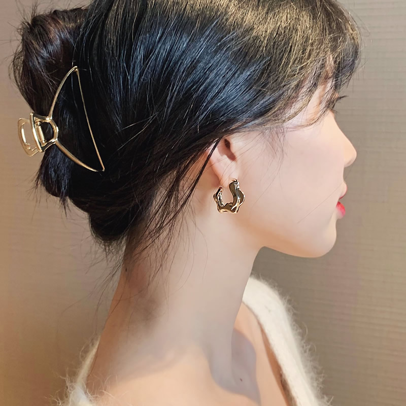 Anting Geometris Tidak Teratur Berbentuk C Untuk Wanita Korea vintage Aksesori Telinga Emas