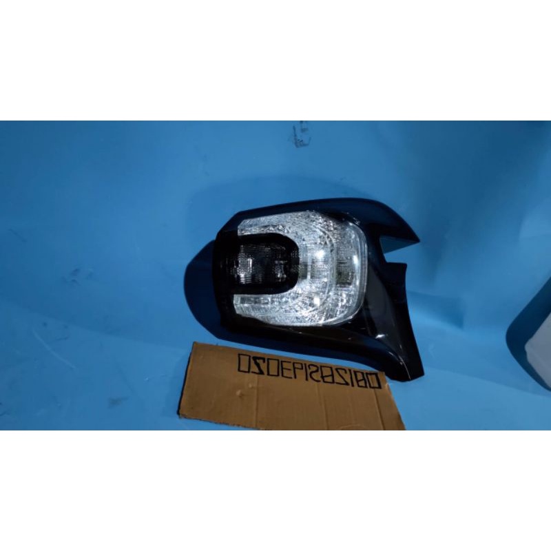 stop lamp stoplamp lampu belakang sienta G dan v kanan original