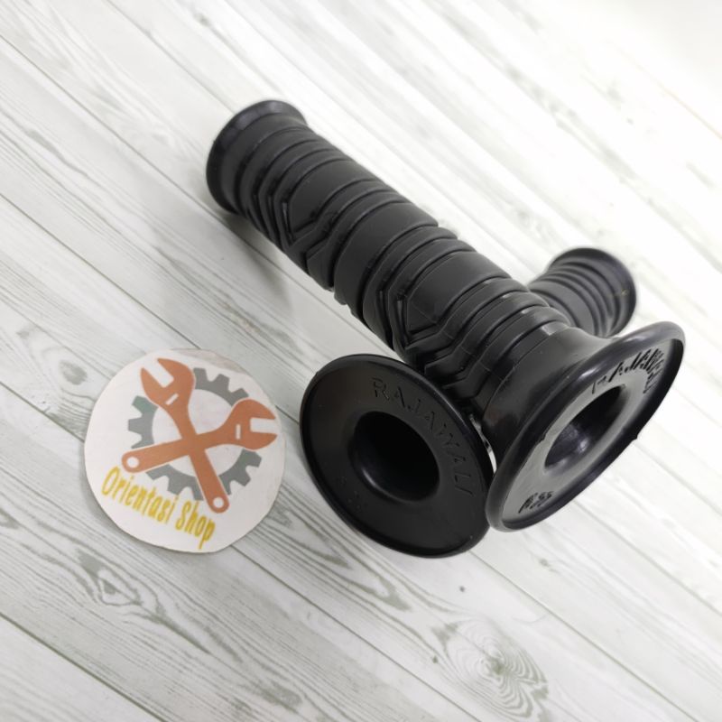 HANDGRIP DOMINO KARET DOMINO TIDAK LICIN DAN ENAK DIGENGAM BISA UNTUK SEMUA MOTOR