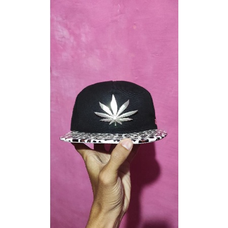 Topi Snapback Baller Logo Daun Besi