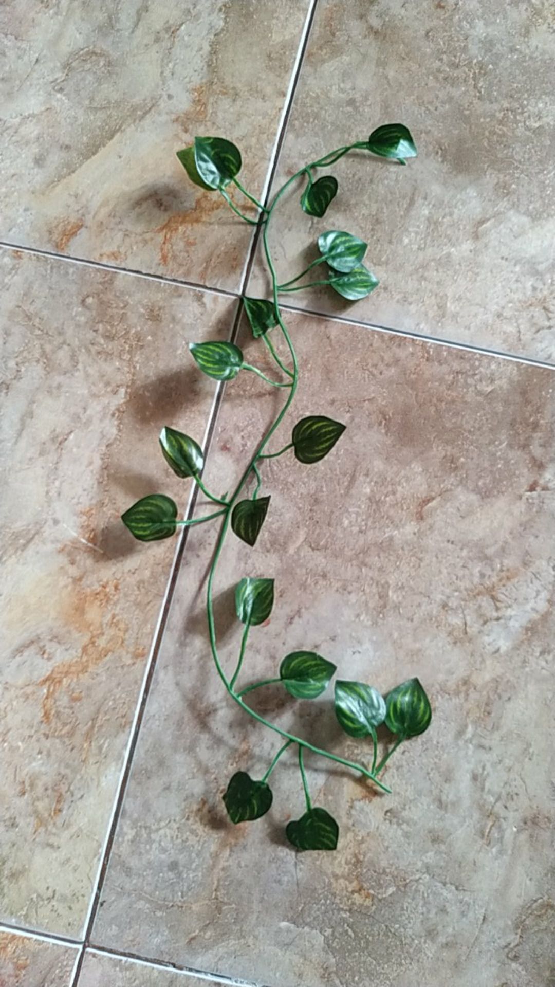 Rambat Kecil /daun Rambat Artificial/ Daun Rambat Plastik/ Daun Rambat Hiasan/ Dekorasi