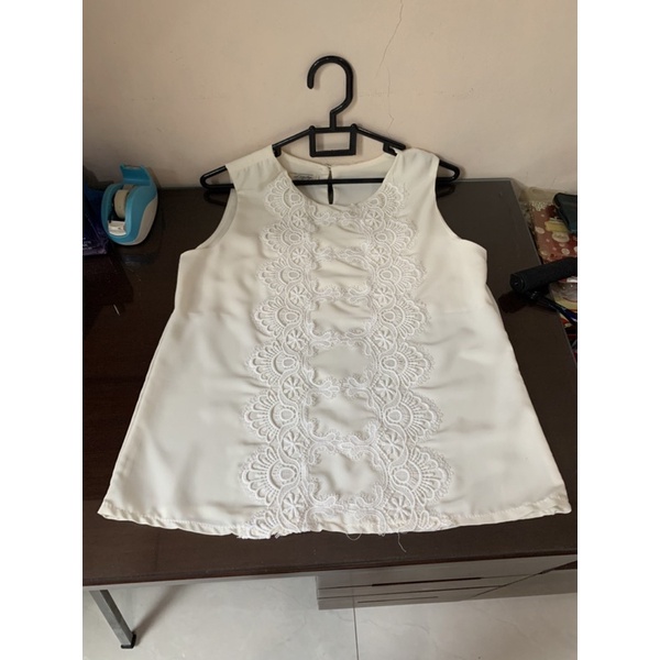 preloved like new atasan putih tanktop tank top wanita renda baroque motif