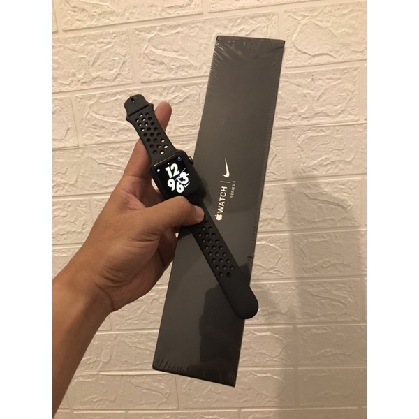 apple watch series3 - 42mm - nike+  (second original)