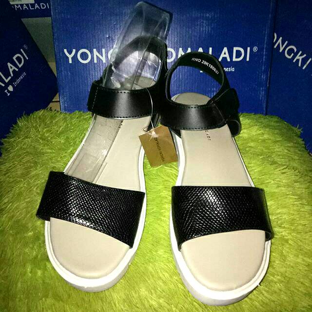 Wedges Wanita Branded Yongki Komaladi