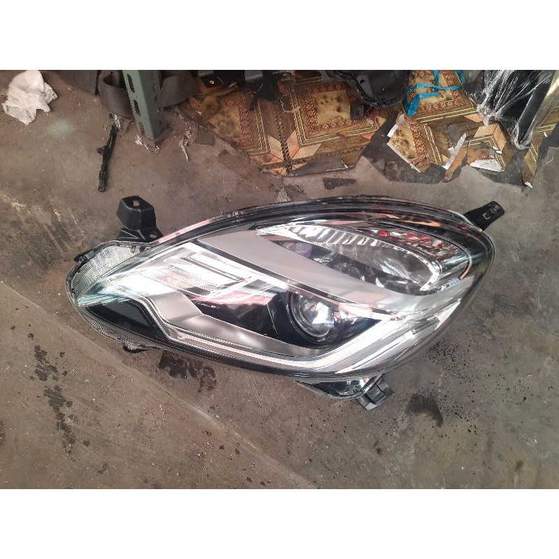 Headlamp/lampu depan mobilio rs /BRIO rs kiri original