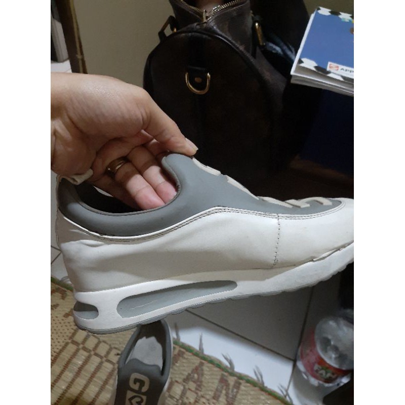 Prelove sepatu Gosh putih