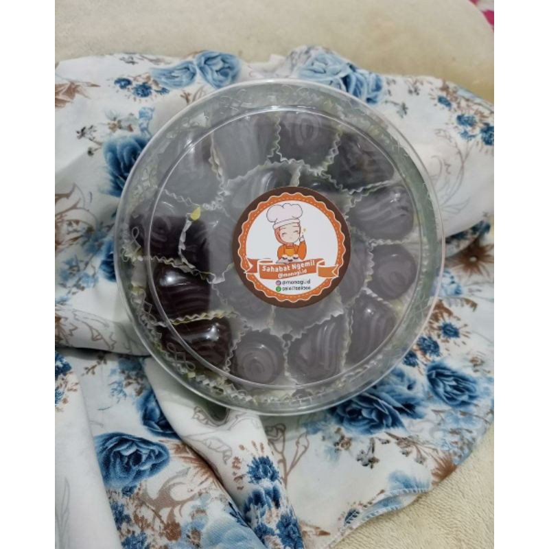 

kue cokelat kacang mede