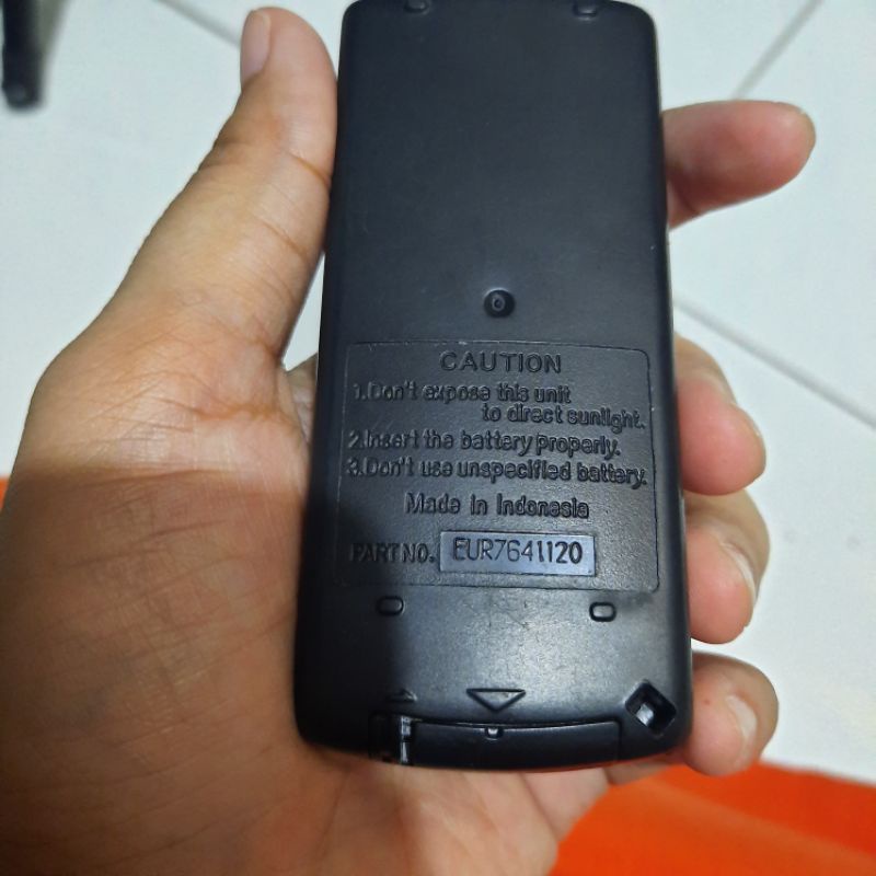 REMOTE REMOT TAPE MOBIL TOYOTA EUR7641120 ORIGINAL ASLI