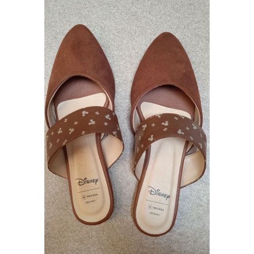 PRELOVED SEPATU NEVADA x DISNEY SIZE 37