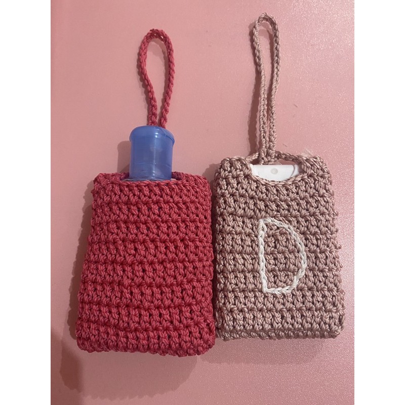 POUCH HAND SANITIZER RAJUT CUSTOM INISIAL HURUF - kantong / tempat / wadah / holder hand sanitizer