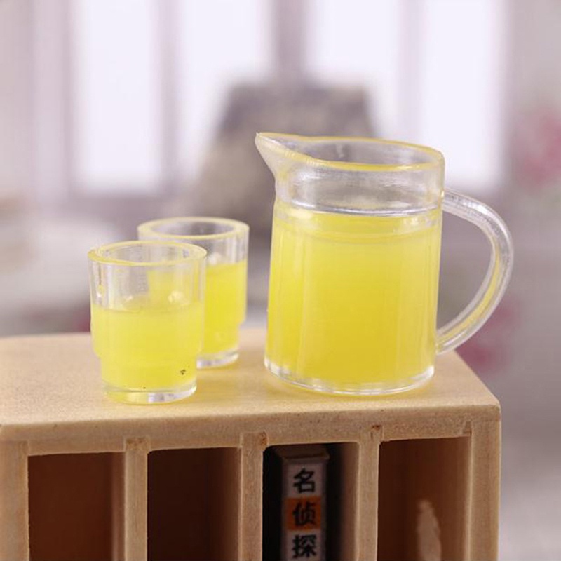 &lt; E2id &amp; &gt; 3Pcs / set Mainan Miniatur Botol Jus + 2 Gelas Skala 1: 12 Untuk Aksesoris Rumah Boneka