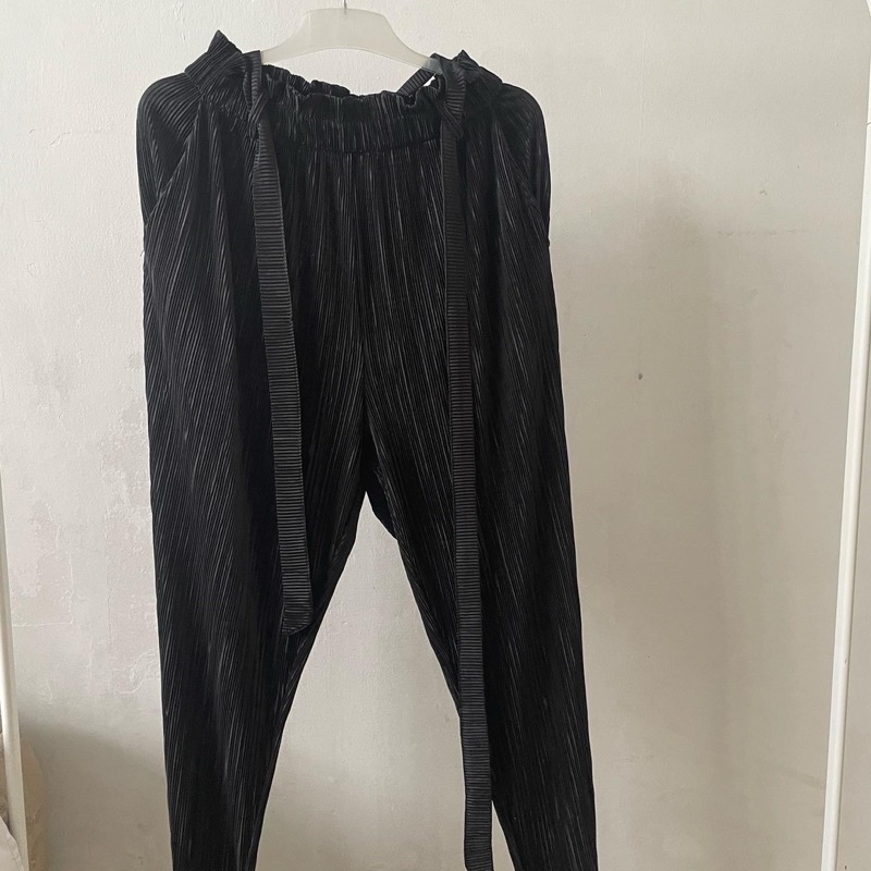 Preloved  Celana Hitam