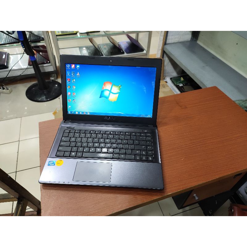 Laptop Asus RAM 4GB HDD 500GB Kondisi second berkwalitas Masih segel