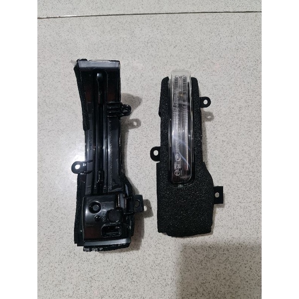 LAMPU SEIN SPION MITSHUBISHI PAJERO 2010-2014 KANAN ATAU KIRI