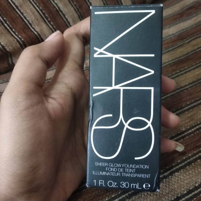 NARS SHEER GLOW FOUNDATION SHARE IN JAR