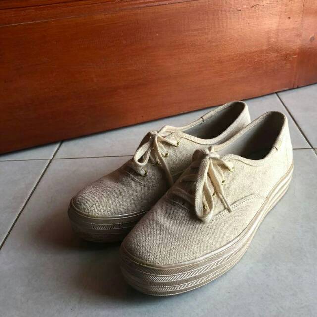 Sepatu Keds Triple Gold Shimmer Preloved Size 40