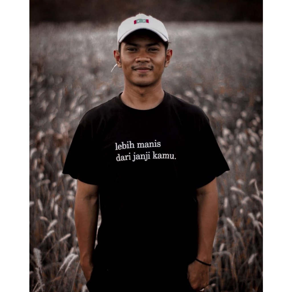 KAOS DISTRO tumbller&quot;LEBIH MANIS DARI JANJI KAMU&quot;cotton combed 30s