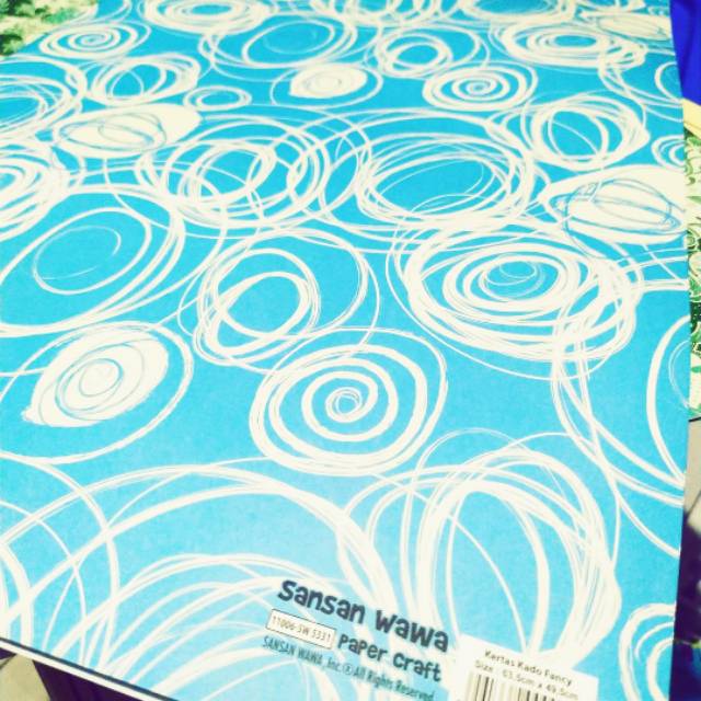 

Kertas Kado Sansan Wawa Abstrak 5331