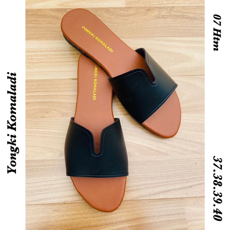 sandal yongki krem hitam