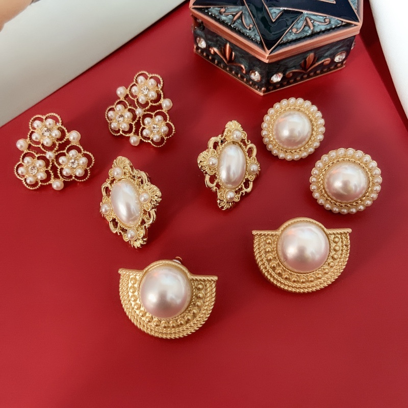 Anting Bentuk Bulat Aksen Mutiara Gaya Retro Untuk Wanita