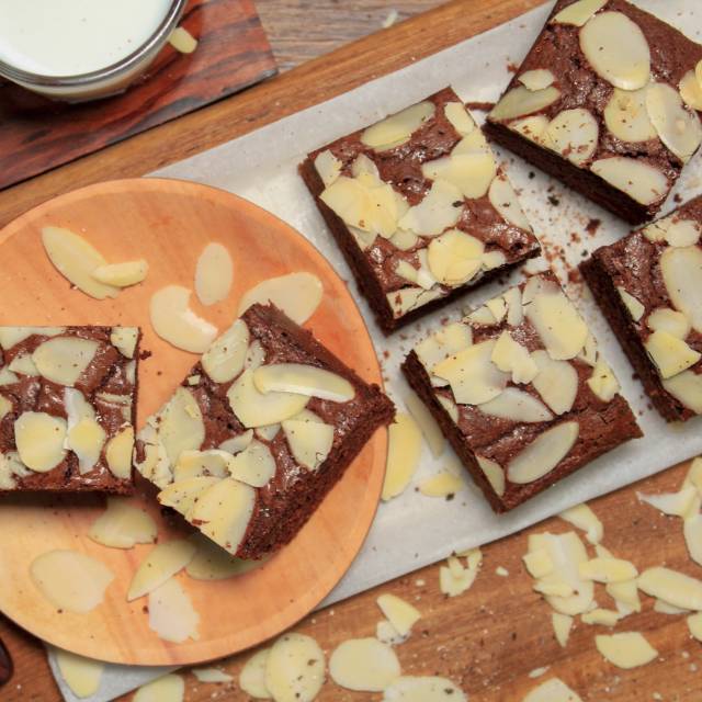 

Brownies Panggang Almond