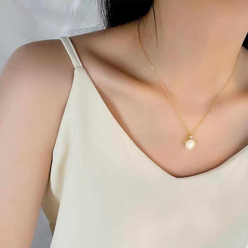 COD! kalung titanium wanita batu giok putih mutar anti karat / kalung liontin giok putih import