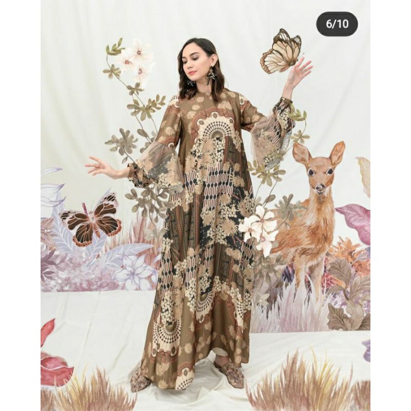 NADA DRESS WEARING KLAMBY