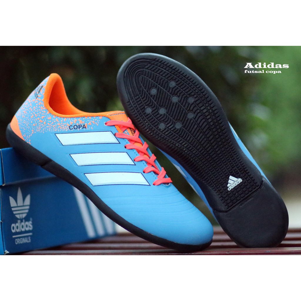 Sepatu futsal adidas pria terlaris