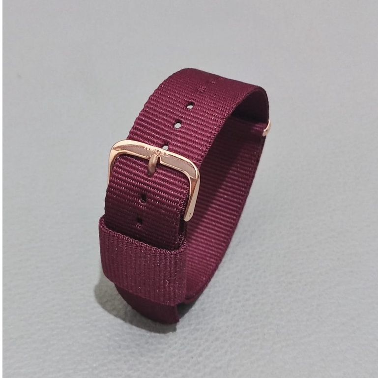 Tali Jam Tangan Nato Strap Canvas 20 mm Merah Maroon