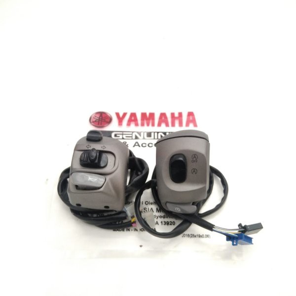 Penawaranspesial Holder Panel Saklar Set Kanan Kiri Yamaha Fino Grande Original Diskon