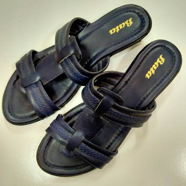 Sandal wanita bata