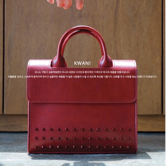 Kwani Stud Contour Micro Red