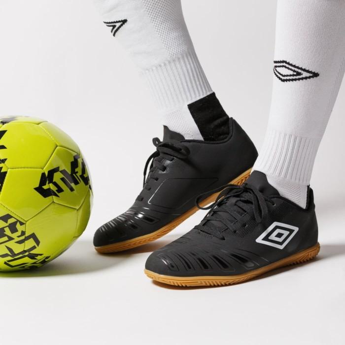 Nay / Sepatu Futsal Umbro Ux Accuro Iii League Ic - Black