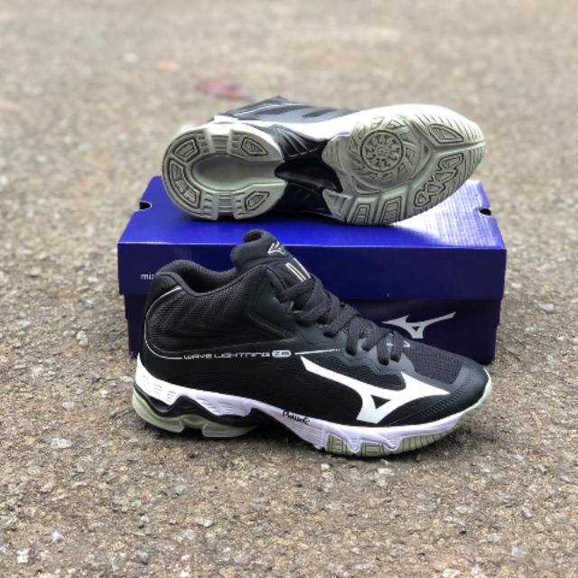 Mizuno wave lightning 6