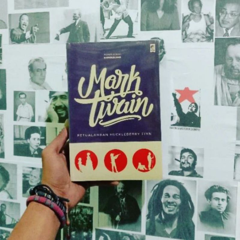 Mark Twain A Connecticut Yankee In King Arthurs Court / The Tragedy of Puddnhead Wilson / Petualanga