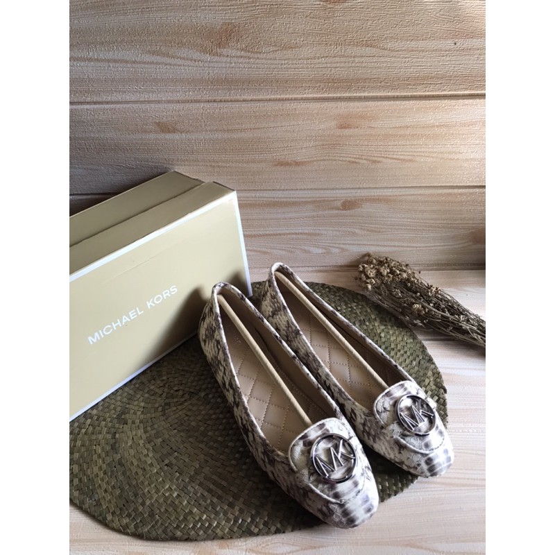 Sepatu MK Lilli moc natural size 8