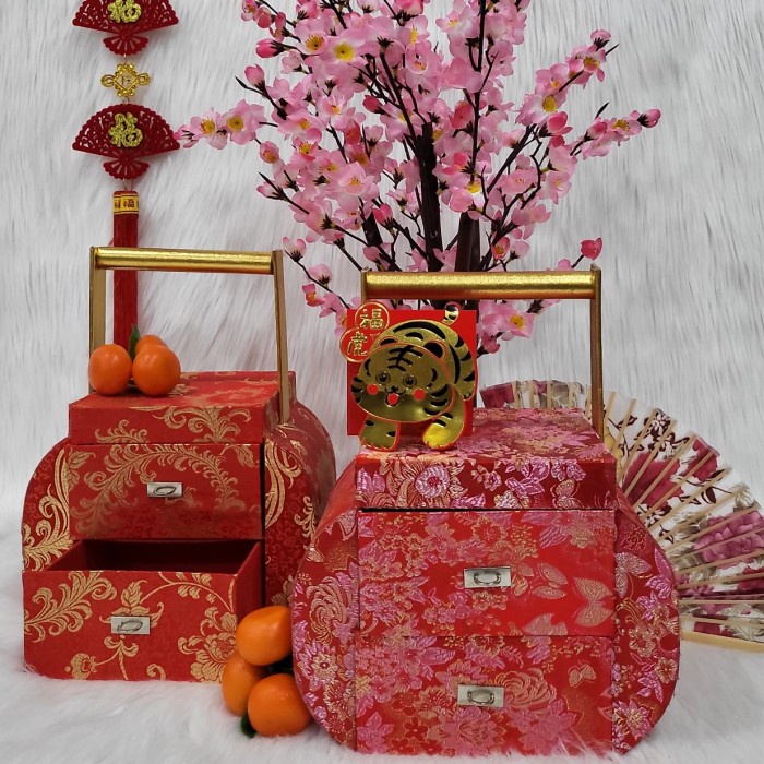 

Hiasan box hampers imlek chinese new year parcel 5 - Ssun 3...