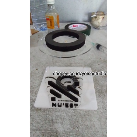 Standing Lightstick Nu'est Logo Tegak | Akrilik Stand