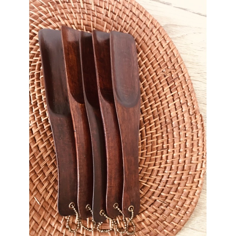 sendok sepatu/shoe horn
