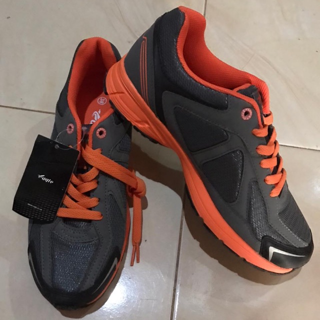 Sepatu olahraga eagle scorpion