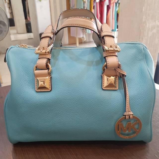 Tas kulit MK