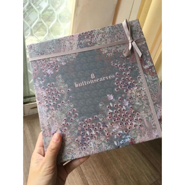 Buttonscarves Ederra Series green milleu