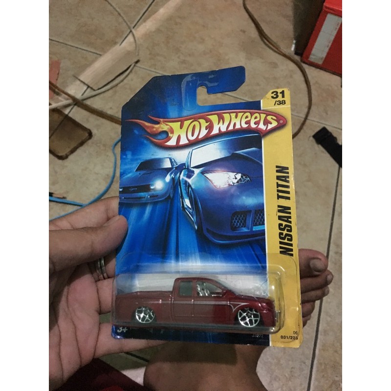 HOTWHEELS NISSAN TITAN MAROON