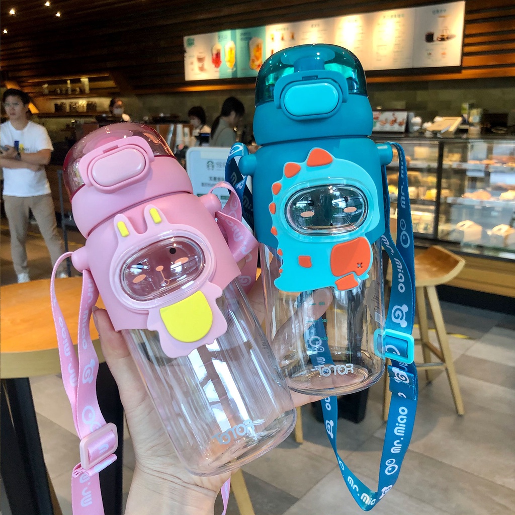 Botol Air Minum Portable Bahan Plastik Motif Kartun Dengan Sedotan Untuk Anak