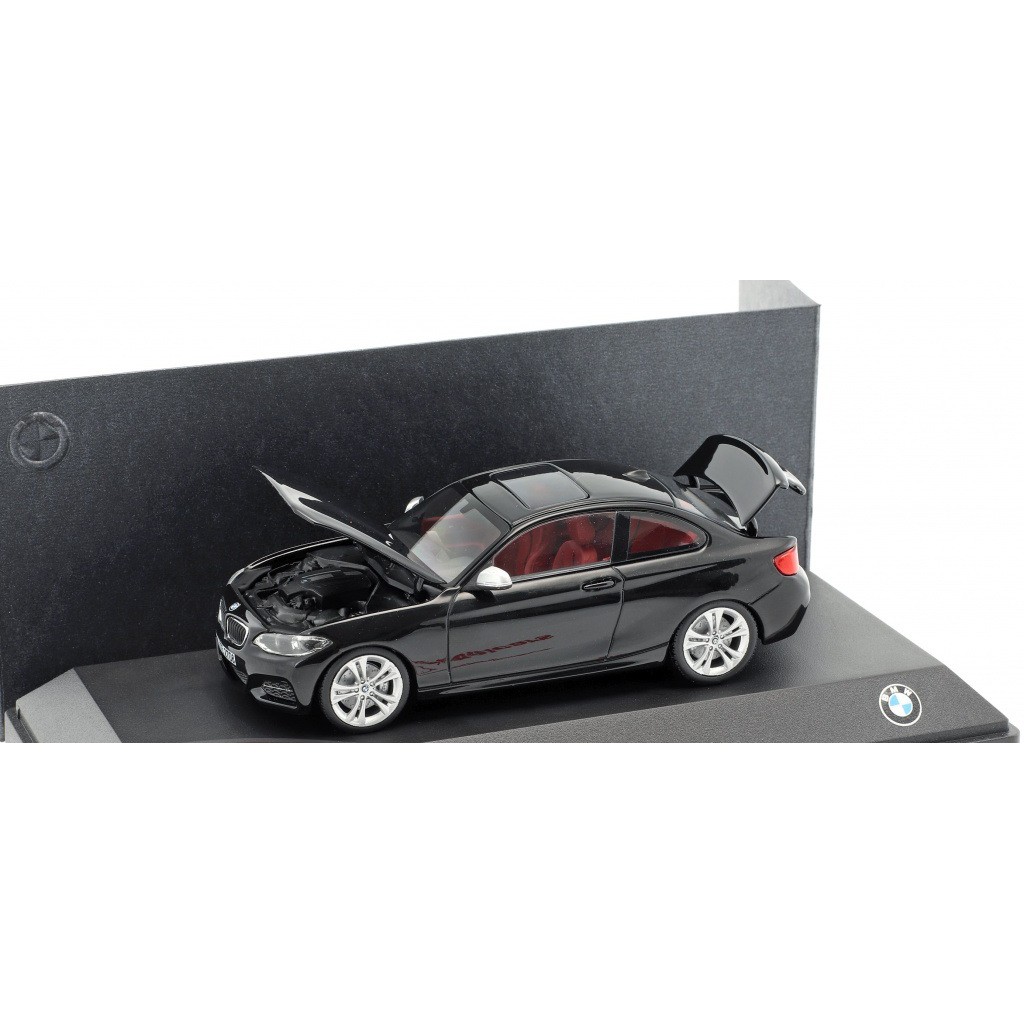 Diecast BMW 2 Series Coupe F22 Black By Minichamps Miniatur