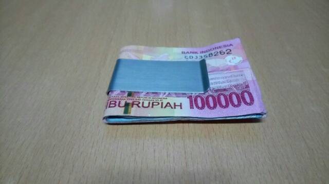 

KLIP UANG STAINLESS STEEL MONEY CLIP CREDIT CARD HOLDER 2 SISI SILVER