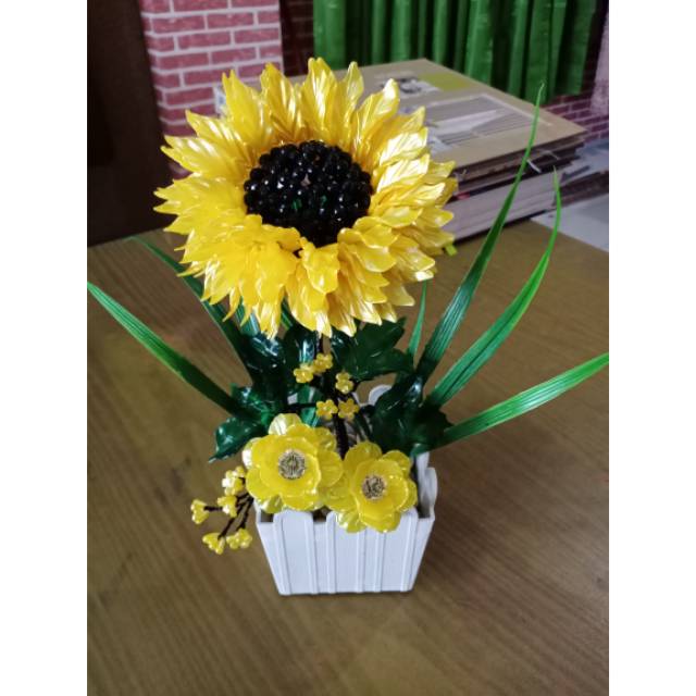 BUNGA AKRILIK MATAHARI MUTIARA POT PAGAR