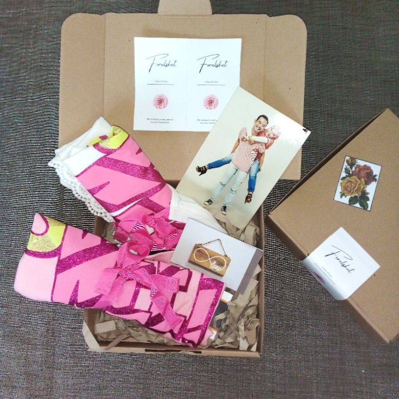 

Gift Box |kado ulang tahun| kado valentine | kado wisuda