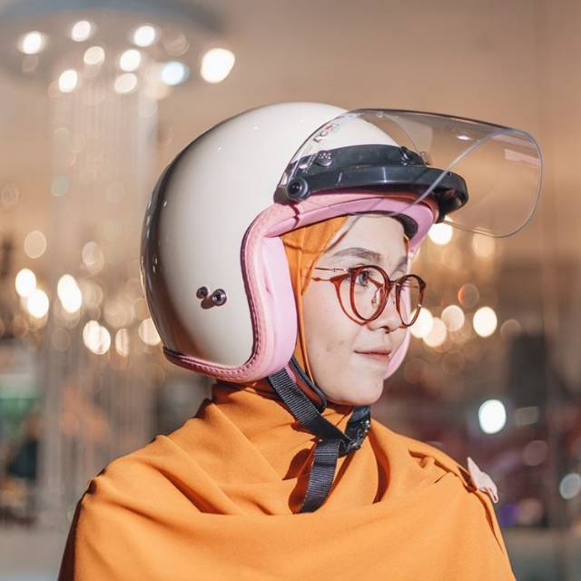 HELM CANTIK VARIAN KREM PASTEL